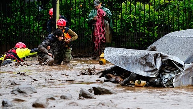 Chili : Santiago sous les eaux après de violentes pluies et des coulées de boue
