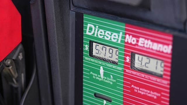 Gabon : à Libreville, la pénurie de carburant cause de longues files d'attente