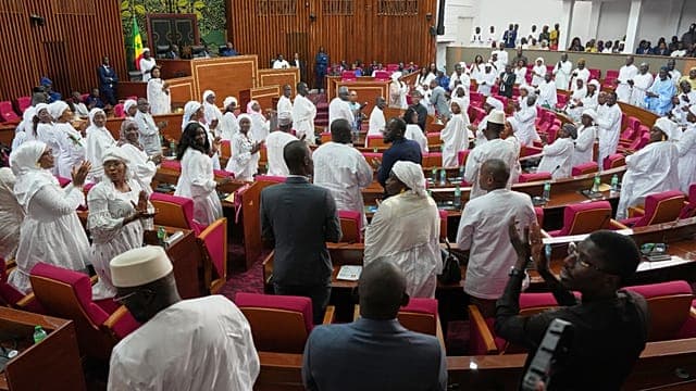 Sénégal : la réforme constitutionnelle adoptée, Diomaye pousse au referendum