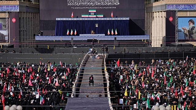Iran begins farewell to Supreme Leader Khamenei