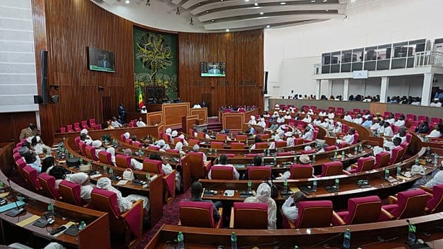 Sénégal : l'opposition accentue la pression sur Diomaye Faye