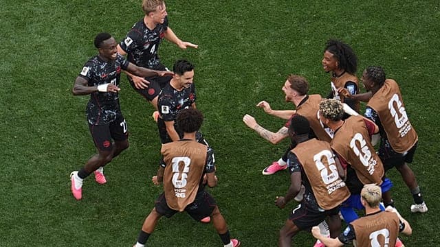 Canada edges South Africa to reach World Cup round of 16