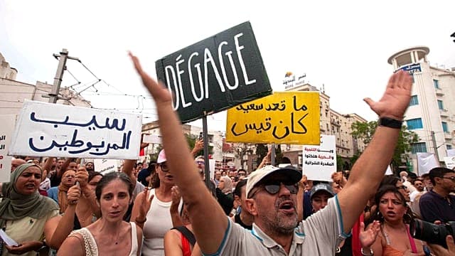 Tunisie : des manifestants dénoncent le président Kais Saied 