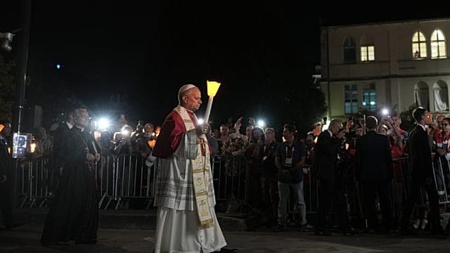 Léon XIV en pèlerin à Lourdes pour une veillée aux 150 000 cierges