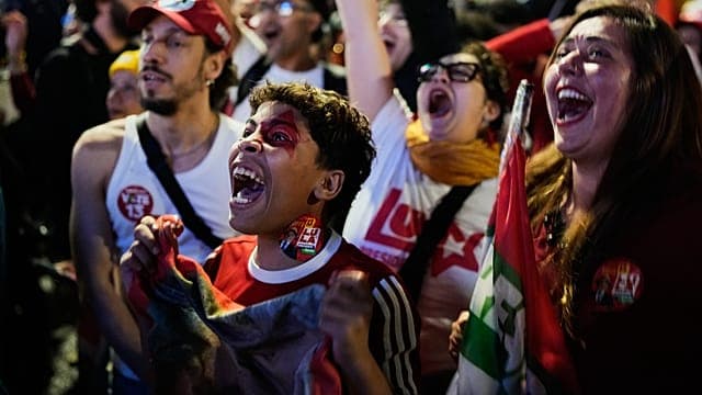 Brésil : des milliers de personnes dans la rue pour fêter la victoire de Lula
