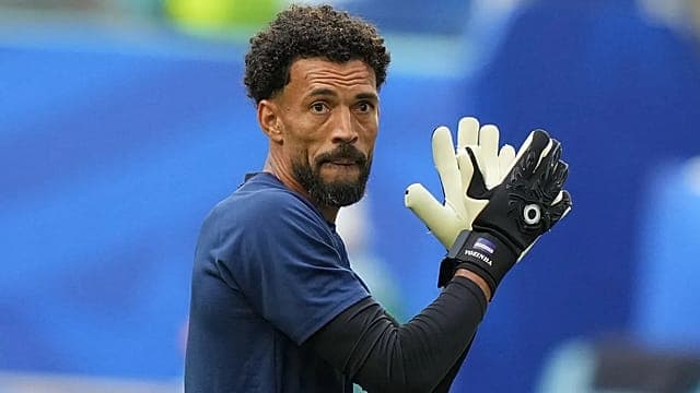 Football : au Chili, le cap-verdien Vozinha pourrait renoncer à son surnom