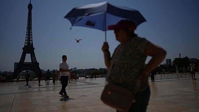 Canicule proche de 40 °C en France : les touristes adaptent leurs habitudes