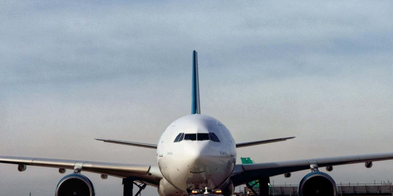 Les annulations de vols explosent alors que la guerre en Iran ferme le ciel du Golfe, provoquant le pire chaos aérien מאז la Covid